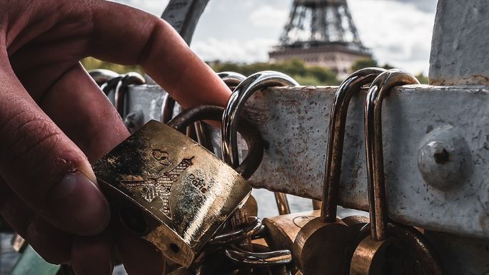 Torre Eiffel dará un regalo especial a los enamorados en San Valentín