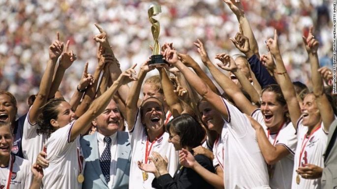 Campeonas mundiales de futbol femenil del '99 tendrán película en Netflix