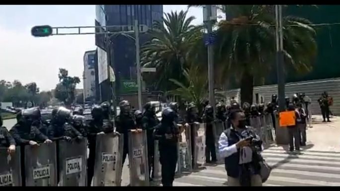 Protestantes de Chimalhuacán en Reforma son acorralados por autoridades (VIDEO)