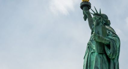 Fulminante rayo cae sobre la Estatua de la Libertad (Video)