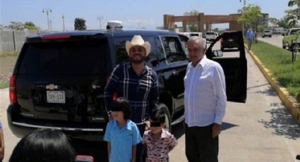 AMLO se toma foto con 'El Komander' en Sinaloa