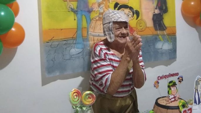 Abuelito de 92 años se vuelve viral por fiesta temática del Chavo del 8