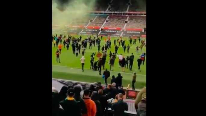 VIDEO VIRAL: Invaden estadio Old Trafford de Manchester United y suspenden el partido