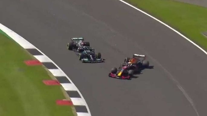 F1: Max Verstappen sale del GP Gran Bretaña tras DUDOSO choque de Lewis Hamilton (VIDEO)