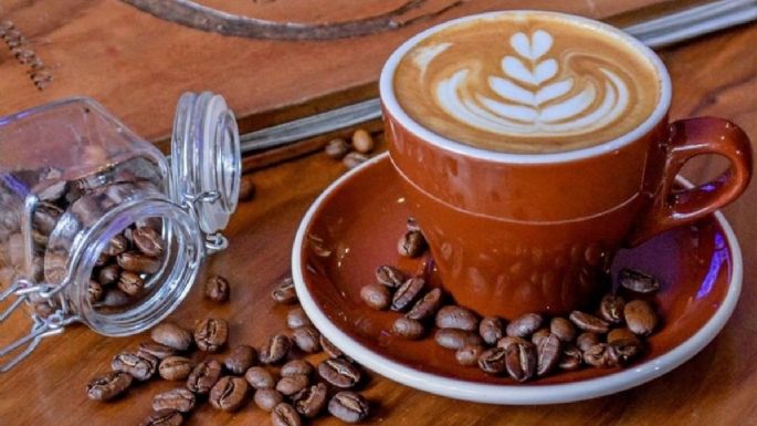 ¿Beber café puede reducir el riesgo a contagiarte de Covid-19?