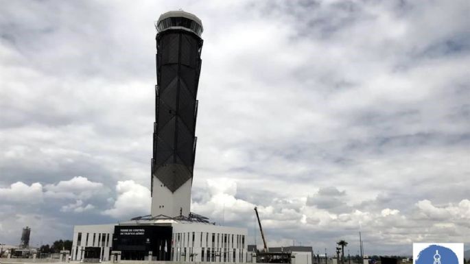 ¿Por qué la Torre de Control del aeropuerto de Santa Lucía está inclinada?