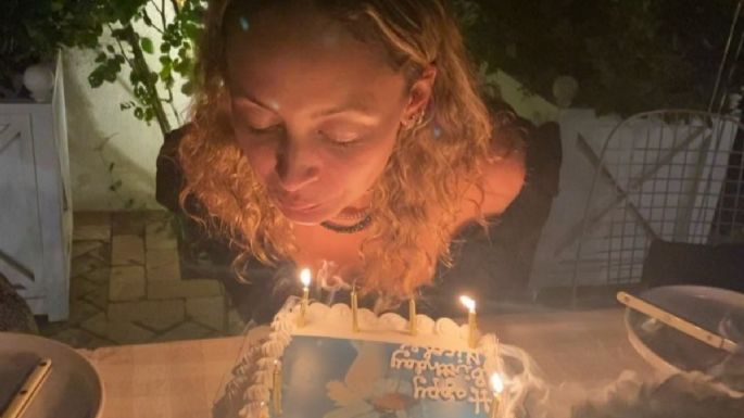 Nicole Richie se envuelve en LLAMAS tras soplar sus velas de cumpleaños (VIDEO)
