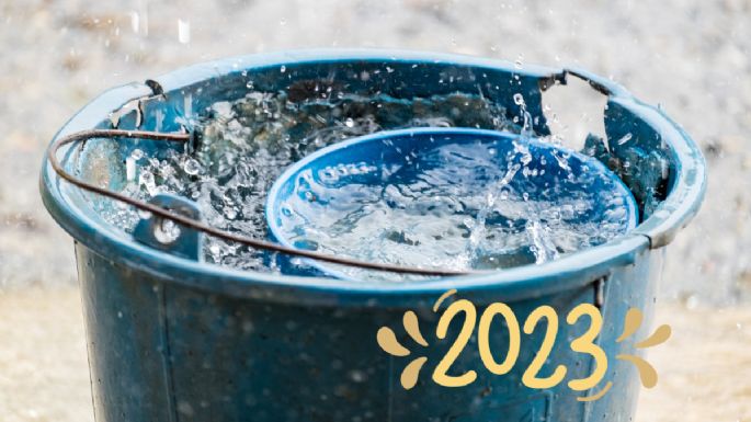 Rituales Año Nuevo 2023: ¿Por qué debes aventar agua por la ventana el 31 de diciembre por la noche?