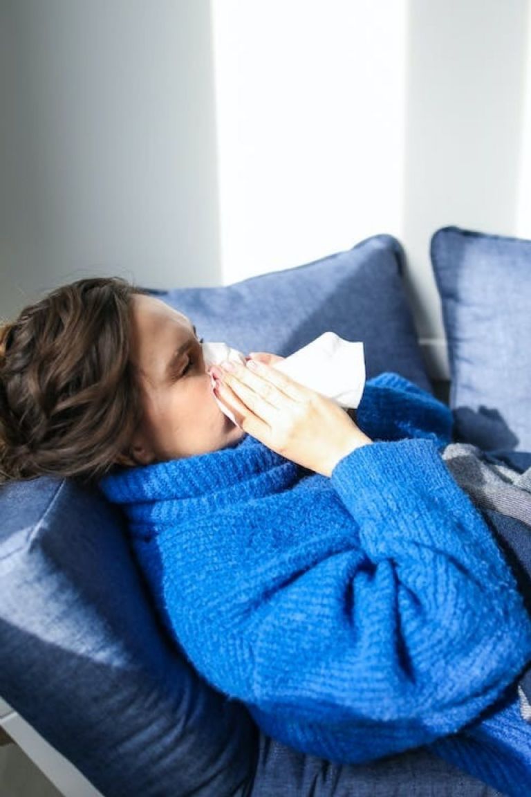 ¿Sabes cuál es la diferencia entre la gripe y el resfriado y el COVID-19? Te decimos que caracteriza a cada una de las enfermedades.