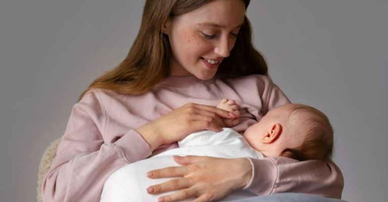 Senado promueve ambientes libres de discriminación hacia mujeres que amamanten a sus bebés.
