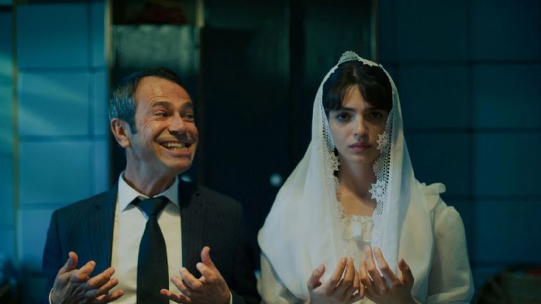 En Netflix puedes encontrar una serie turca llena de secretos y traiciones que no te dejara moverte hasta terminarla. Ya hay segunda temporada de 'El sastre'.