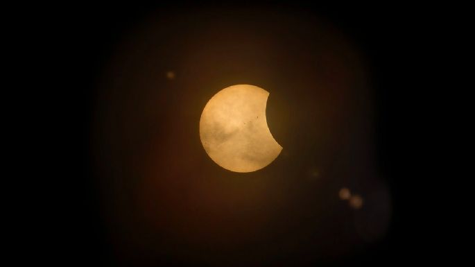 ¿Cuántos minutos faltan para el eclipse solar que oscurecerá a México?