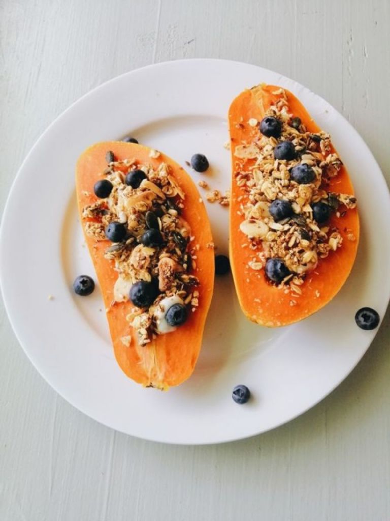 ¿Cuáles son los efectos positivos para la salud consumir papaya con granola como alimento recurrente?