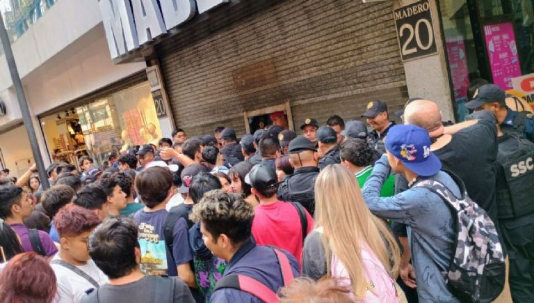 Antros suspendidos en la Calle Madero de CDMX por venta de alcohol adulterado en la Vocafest