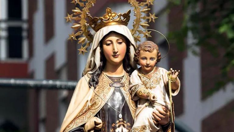 Oraciones a la Virgen del Carmen para pedir protección de los hijos