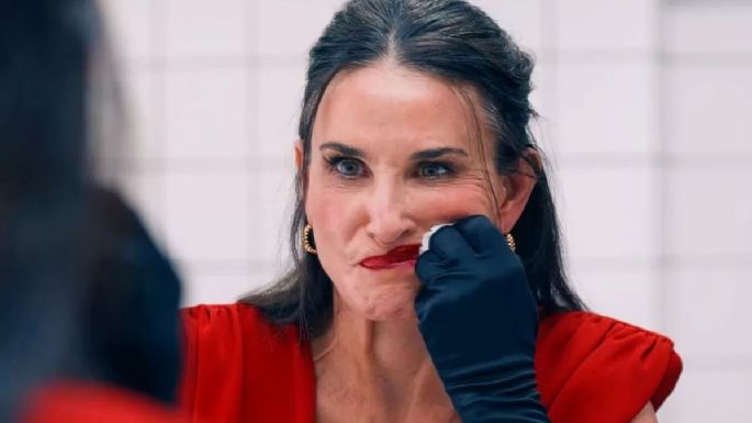 'La Sustancia': reparto, sinopsis, crítica y dónde ver la película de terror de Demi Moore