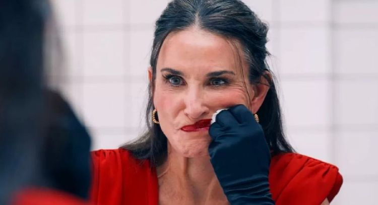 'La Sustancia': reparto, sinopsis, crítica y dónde ver la película de terror de Demi Moore