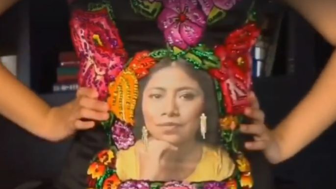 Diseñador lanza vestidos con la cara de Yalitza: la llama "Frida Kahlo millennial"