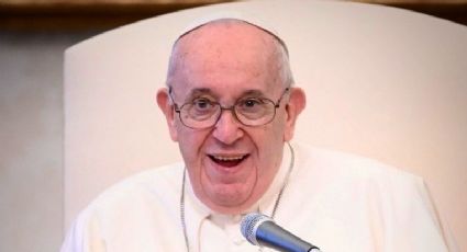 Cuenta de Instagram del Papa Francisco le da 'like' a FOTO de modelo disfrazada de colegiala