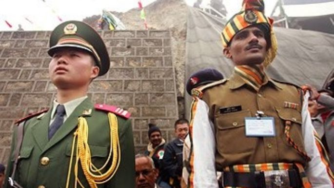 Ejércitos de China e India inician pelea a golpes en el Tibet