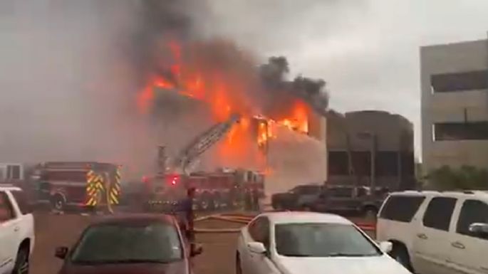 Se incendian condominios en Isla Padre: VIDEO