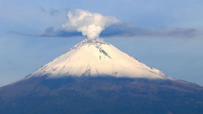Popocatépetl se pinta de blanco y deja impresionantes postales