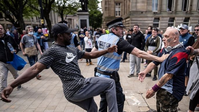 Enfrentamientos por protestas violentas deja 16 heridos en Londres