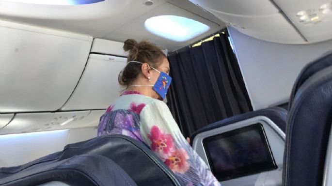Encaran a Beatriz Gutiérrez Müller en vuelo a Cancún (VIDEO)
