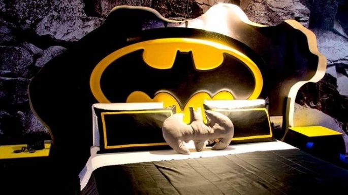 La 'baticueva del amor': la habitación de Batman que podrás visitar