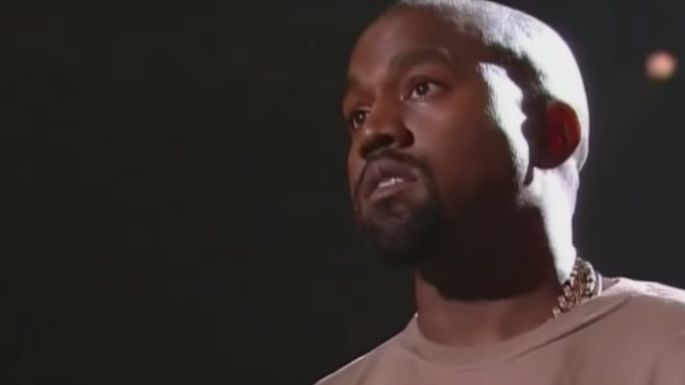 Kanye West emprende ataques en contra de la industria musical