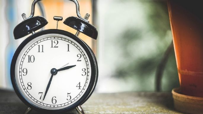¿Cuándo cambia el Horario de Invierno 2021, se adelanta o se atrasa el reloj?