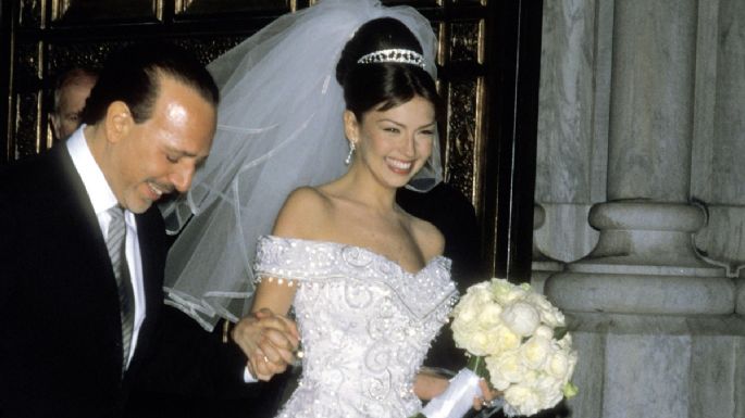 Thalía y Tommy Mottola festejan 21 aniversario de bodas, ¿cuánto costó el millonario vestido de la novia?