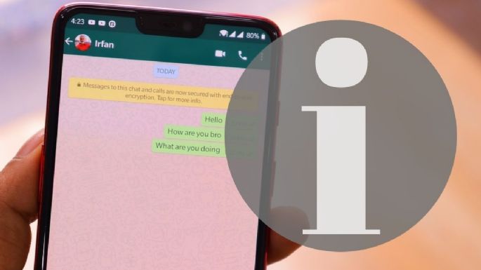 ¿Qué significa la letra ‘i’ que aparece al lado de los textos en WhatsApp?