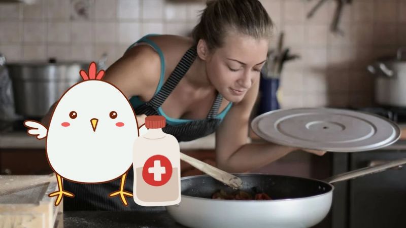 ¿Cocinar un pollo con jarabe para la tos? El nuevo reto viral que podría ser mortal