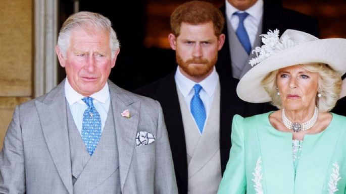 Príncipe Harry revela a la VILLANA detrás de sus humillaciones en la Familia Real