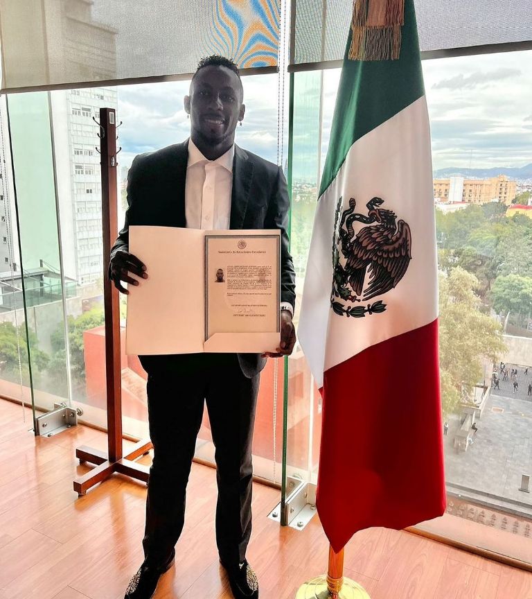 julián quiñones naturalizado mexicano a pesar de los comentarios de Roberto Gómez Junco