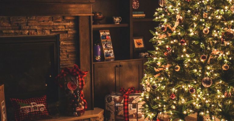 cómo utilizar canela en tu árbol de navidad para atraer dinero