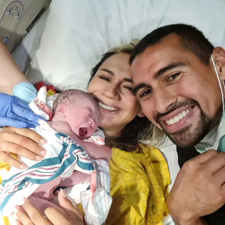 Zudikey Rodríguez y Pato Araujo reciben con alegría a su nuevo bebé