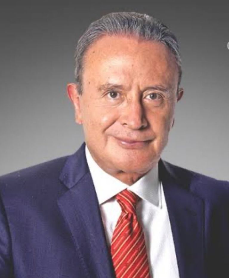 Se informa la muerte del periodista Ricardo Rocha a sus 76 años de edad.