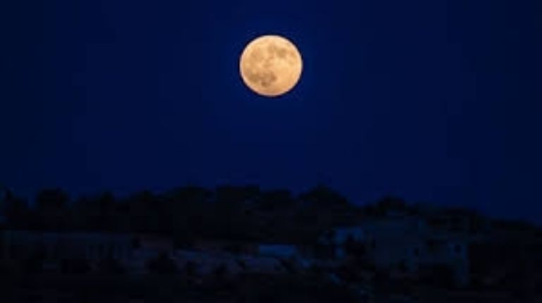 a que hora es y cuando es la super luna azul de agosto de 2023