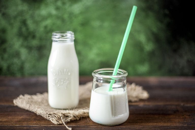 La leche es necesaria para la despensa, pero la Profeco catalogó una como no recomendable. El estudio realizado encontró varias irregularidades en la marca.
