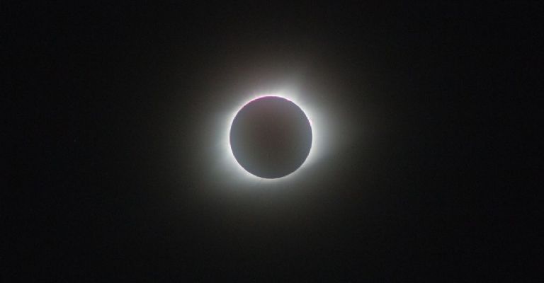 los anillos de fuegos es un fenómeno relacionado con los eclipses solares