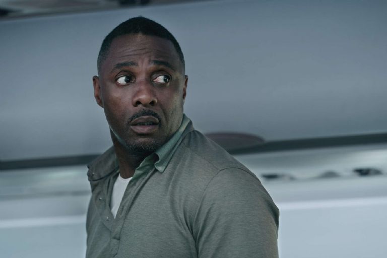 Secuestro en el aire con Idris Elba  se convierte en la serie más vista de todo Apple TV