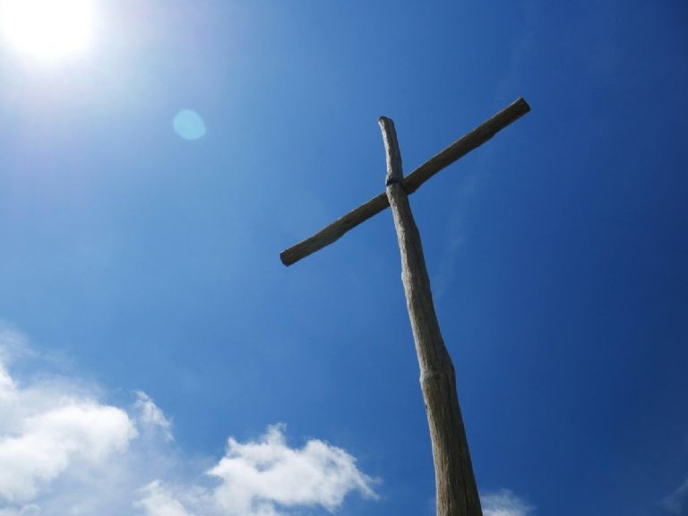 Significados de ver una cruz en el suelo