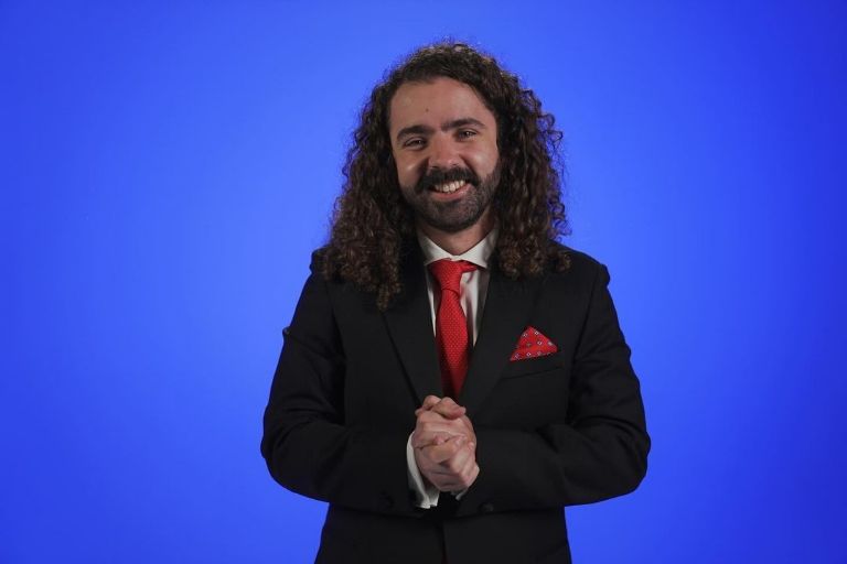 Javier Ibarreche, figura destacada, da un giro con su nuevo programa en TV Azteca tras los Oscares 2024