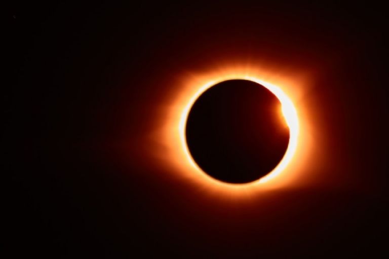 Así es cómo puedes ver el eclipse solar en  México