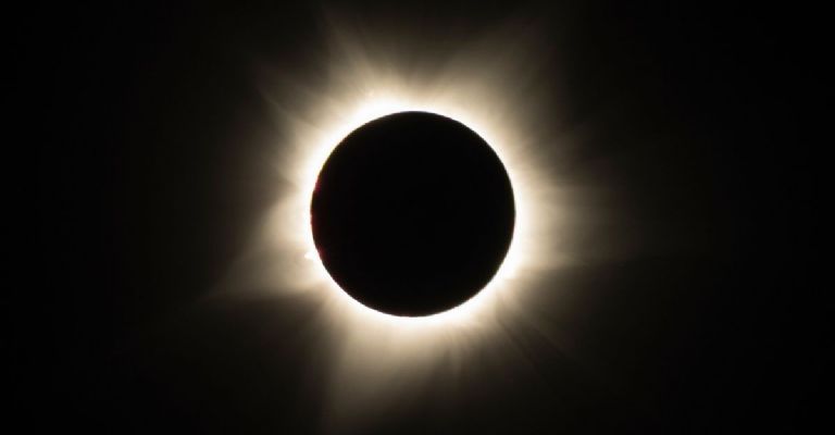 eclipse solar del 8 de abril