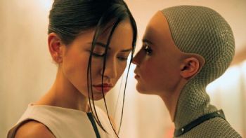 ¿Te puedes enamorar de una inteligencia artificial? Esta película de ciencia ficción te lo demuestra