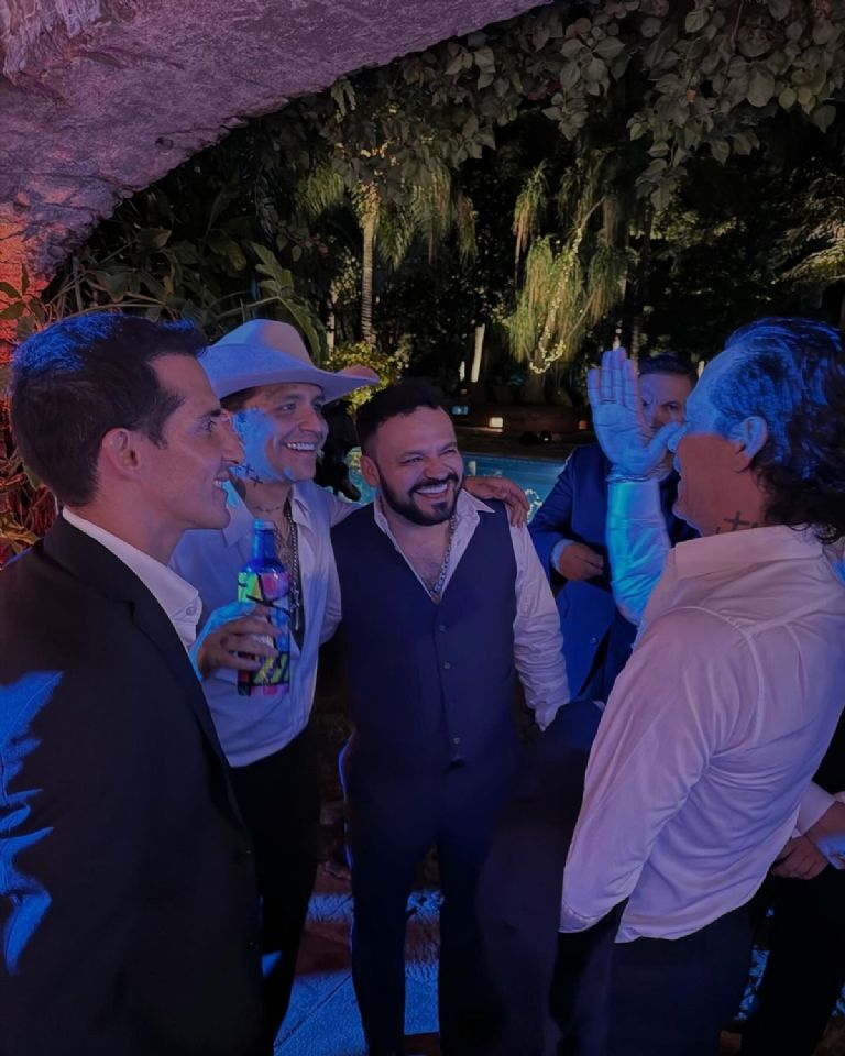 Leyenda de Exatlón México acude a la boda de Christian Nodal